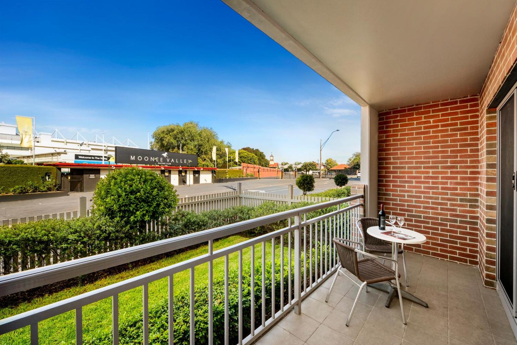 One-Bedroom Apartment with Balcony